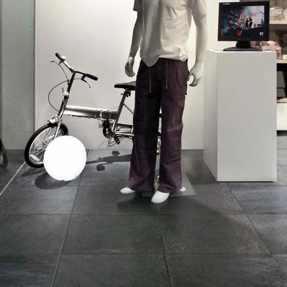 walksblack2